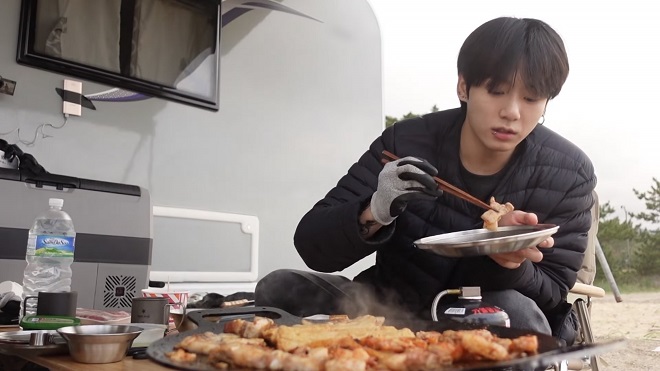 Loạt đồ ăn vặt phổ biến ở Hàn được Jungkook BTS giới thiệu