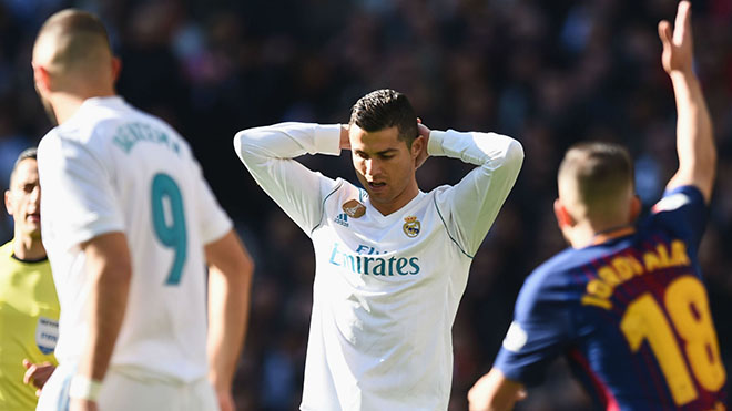 Ronaldo đá hụt bóng ở Kinh điển, có rút lại tuyên bố 'xuất sắc nhất trong lịch sử'?
