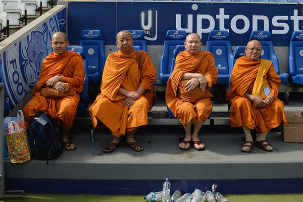 Leicester, Chủ tịch Leicester chết, chủ tịch Leicester tử nạn, trực thăng ông chủ Leicester, trực thăng phát nổ, ông chủ tỷ phú Leicester là ai, Vichai Srivaddhanaprabha