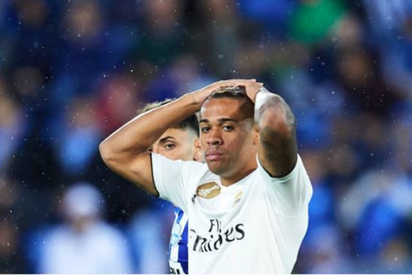 Kết quả Alaves vs Real Madrid, video Alaves 1-0 Real Madrid, Alaves 1-0 Real Madrid, Real Madrid thua sốc Alaves, phút bù giờ, Real Madrid khủng hoảng, Lopetegui sa thải