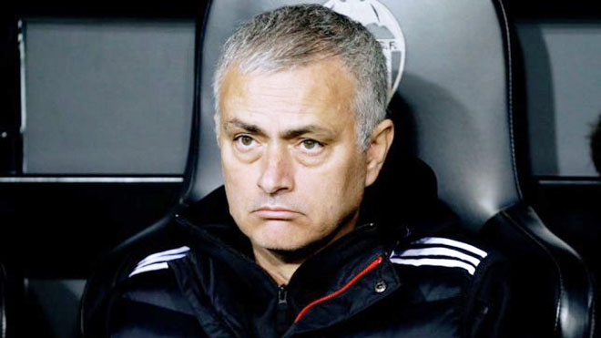 Mourinho có 'sống sót' qua Giáng sinh? Ai quyết định số phận Mourinho?