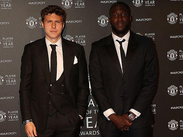 MU, MU vs Cardiff, trá»±c tiếp MU vs Cardiff, MMU Top 4, MU Champions League, MU Europa League, MU C2, MU C1, bxh Ngoại hạng Anh, MU tiá»c cuá»i nÄm, Luke Shaw, xấu há»