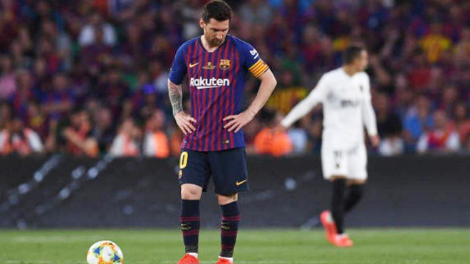 Barcelona 1-2 Valencia: Messi nổ súng, Barca vẫn mất cúp trong đau đớn