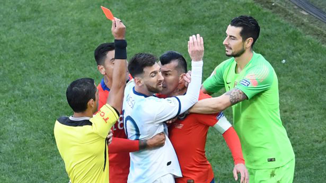 Kết quả bóng đá hôm nay, kết quả bóng đá, ket qua bong da, kết quả Argentina Chile, video Argentina 2-1 Chile, highlights Argentina 2-1 Chile, Copa America, Messi thẻ đỏ