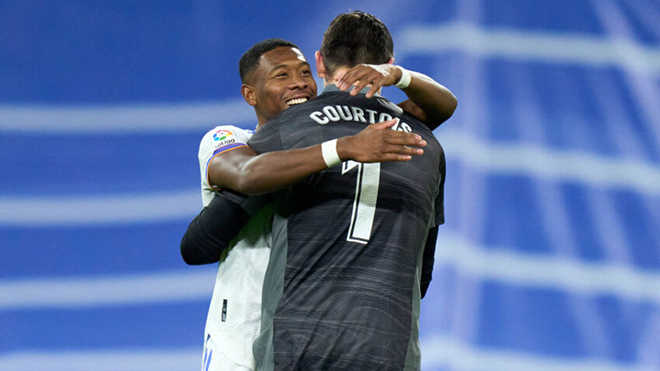 Real Madrid 2-0 Atletico: Courtois và Vinicius Jr rực sáng, Real Madrid xây chắc ngôi đầu