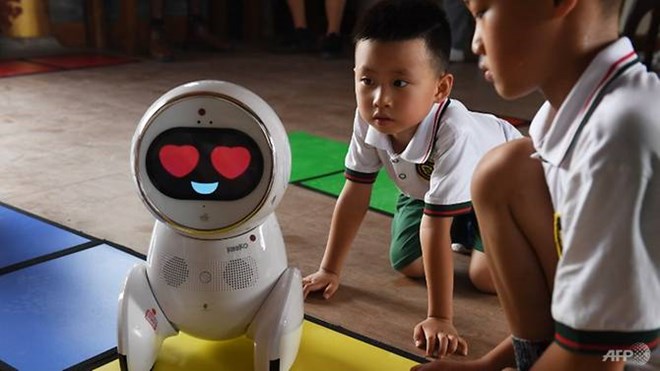 Giáo viên robot gây sốt tại hơn 600 nhà trẻ của Trung Quốc