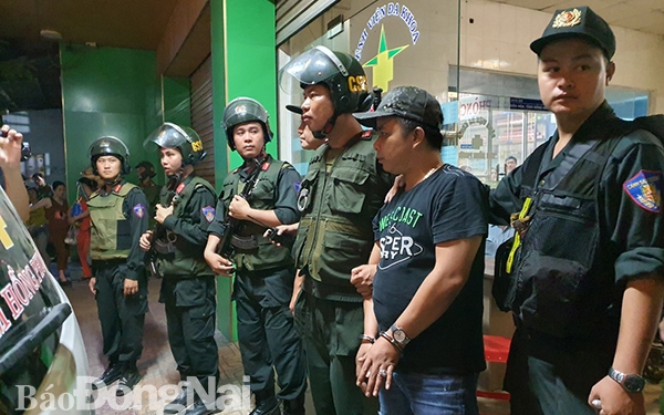 Đồng Nai: Hàng trăm cảnh sát bao vây, khống chế nhiều đối tượng gây rối