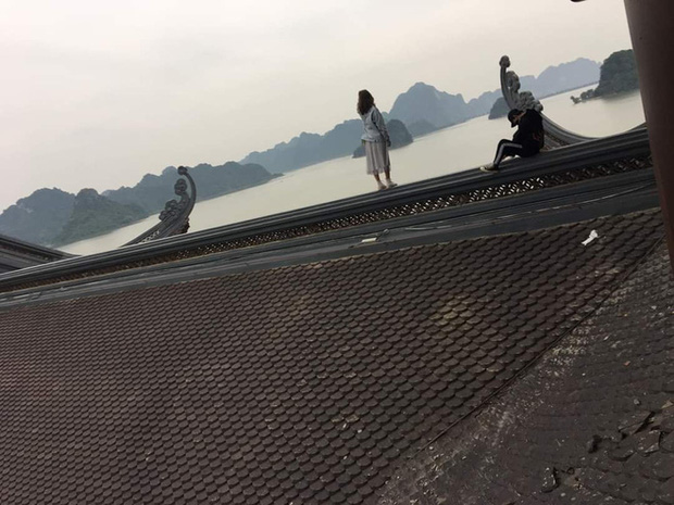 Trèo lên mái chùa chụp ảnh sống ảo, chùa tam chúc, sống ảo, trèo lên mái chùa sống ảo, cặp đôi trèo lên mái chùa, Cặp đôi trèo lên nóc chùa chụp ảnh, Chùa tam chúc