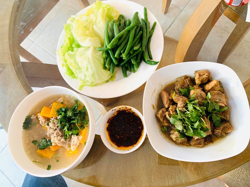 Covid-19, Cách ly toàn xã hội, Ở nhà, May vá, nấu ăn, trồng cây