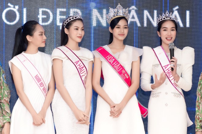 Chuyến từ thiện đầu tiên của tân Hoa hậu Đỗ Thị Hà