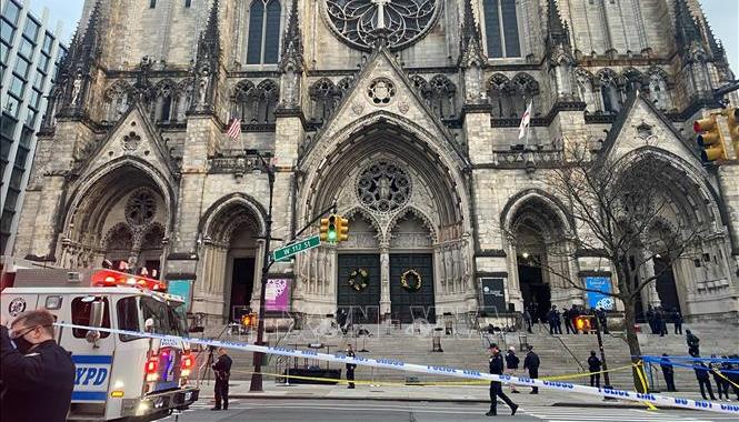 Thủ phạm vụ xả súng bên ngoài nhà thờ tại New York đã chết