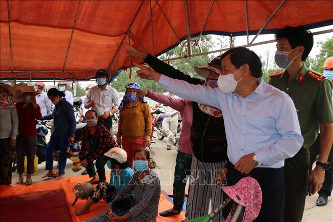 Lãnh đạo tỉnh Quảng Ngãi đối thoại với người dân về dự án Hòa Phát Dung Quất