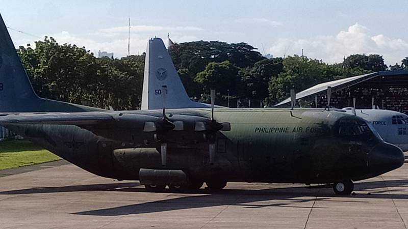 Vụ máy bay rơi ở Philippines: Tìm thấy 17 thi thể và cứu được ít nhất 40 người