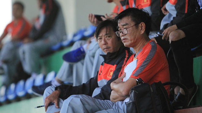 Cựu HLV U23 Việt Nam tới xem HLV Park Hang Seo huấn luyện