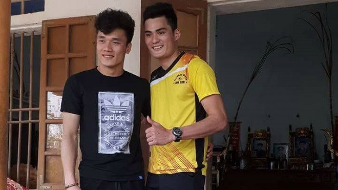 Đình Trọng thành đồng đội Quang Hải ở V-League 2018, thủ môn Tiến Dũng hóa VĐV bóng chuyền