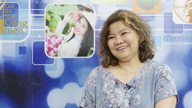 VIDEO: NSND Thanh Hoa hát chay 'Người hãy quên em đi', thừa nhận thuộc hết album Tâm 9
