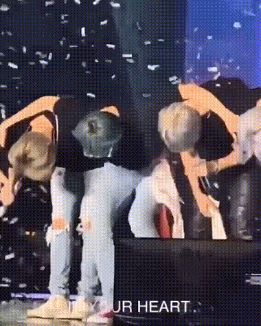 V-BTS-nga-tren-san-khau-6.gif
