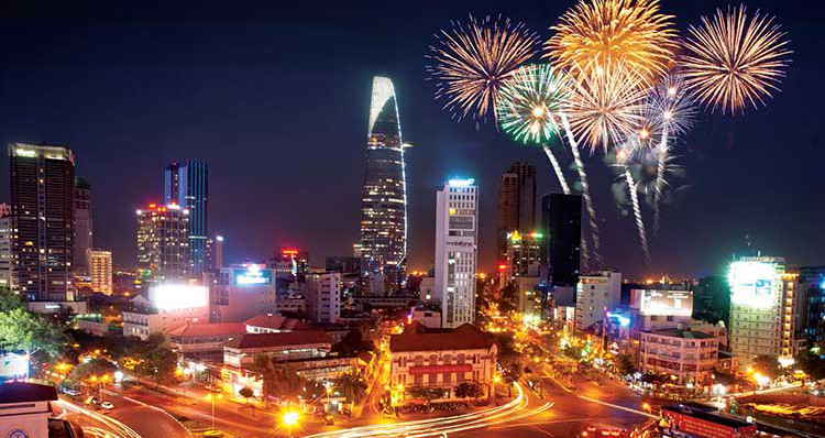 Việt Nam tạm biệt 2020 đón chào năm mới 2021