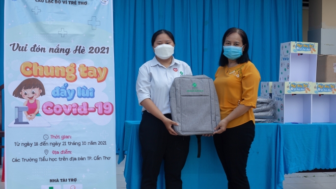 Bệnh viện Mắt Sài Gòn Cần Thơ đồng hành với các trường tiểu học trong công tác phòng chống dịch Covid-19