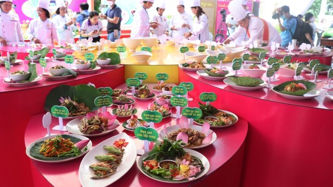 Đồng Tháp: Xác lập kỷ lục về chế biến và công diễn các món ăn làm từ sen nhiều nhất Việt Nam và Thế giới