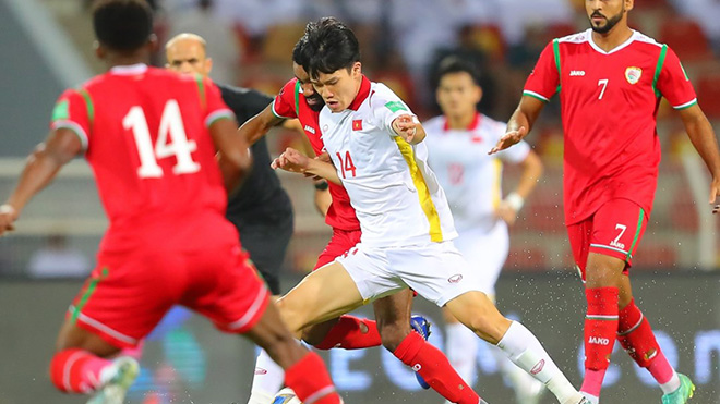 Oman 3-1 Việt Nam: Khi trận đấu được định đoạt bằng những... cái tay