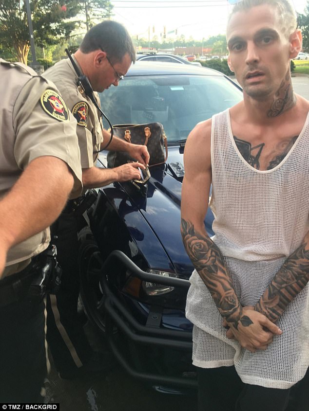 426CA47700000578-4704516-On_record_Photos_have_emerged_of_pop_star_Aaron_Carter_s_arrest_-a-115_1500318372429.jpeg