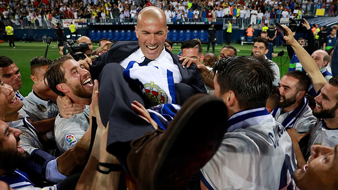HỌ ĐÃ NÓI, Zidane: 'Tôi đang tột đỉnh hạnh phúc'. Enrique: 'Barca trả giá vì sự bất ổn của mình'