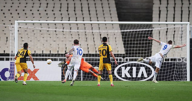 Cúp C2, Kết quả bóng đá cúp C2, Arseanl và AC Milan thắng, Tottenham thua, kết quả vòng bảng europa League, kết quả bóng đá hôm nay, tin tức bóng đá, europa league