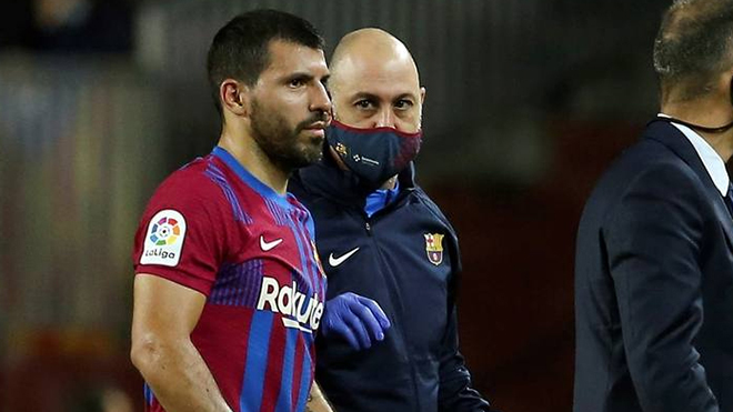 Barcelona: Aguero phải nhập viện ngay trong lần đầu đá chính ở Camp Nou