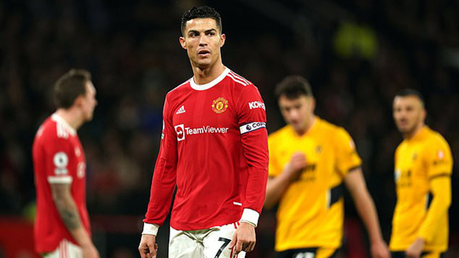 Ronaldo khiến phòng thay đồ MU chia rẽ vì mặc nhiên đá chính