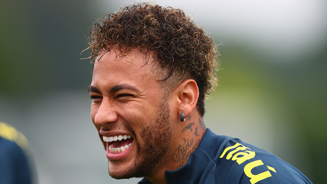 Neymar 'cười hả hê' khi không xách va-li về nước sớm như Messi và Ronaldo 
