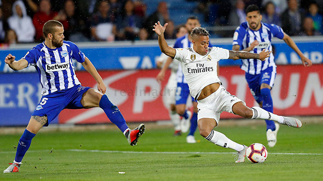 ĐIỂM NHẤN Alaves 1-0 Real Madrid: Sai lầm chiến thuật của Julen Lopetegui và sự im lặng đáng sợ trên hàng công