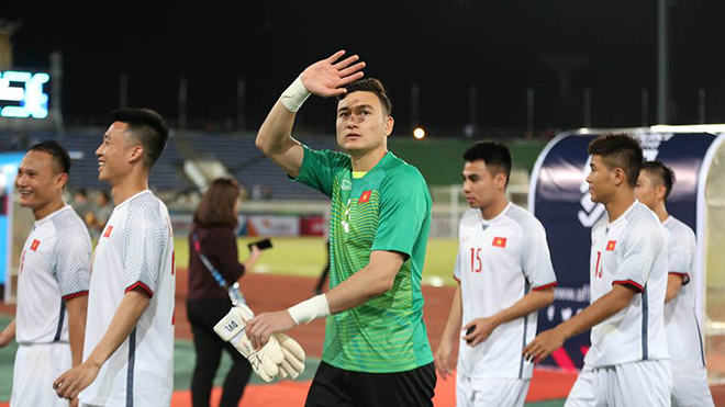 Thủ môn Văn Lâm chỉ ra điều đáng tiếc nhất sau trận thắng Philippines
